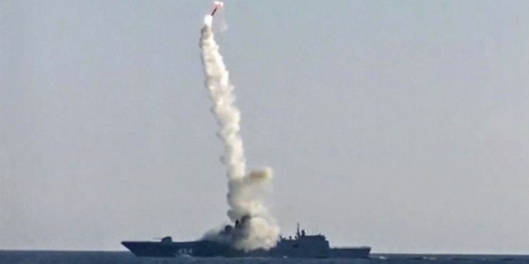 Rusya, ‘Zirkon’ hipersonik füzesini test etti