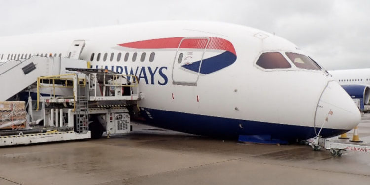 787’nin ön dikmesi teknisyen hatası nedeniyle çöktü