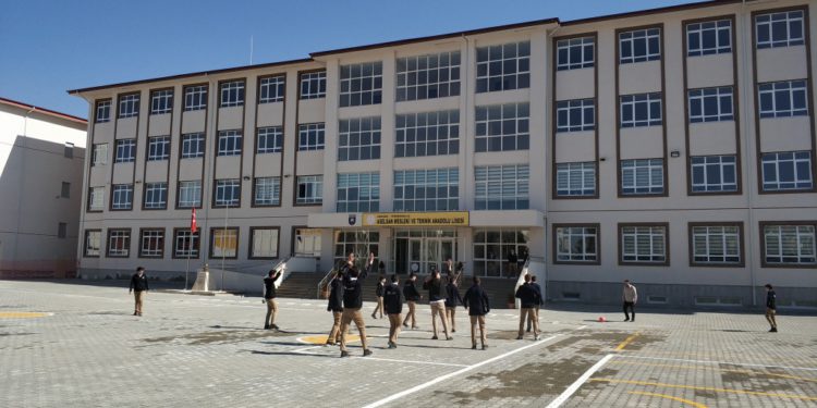 ASELSAN gençleri kariyer odaklı eğitime davet ediyor