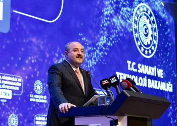 Varank: Türkiye uçan arabalarda da dünya liderliğine oynayacak