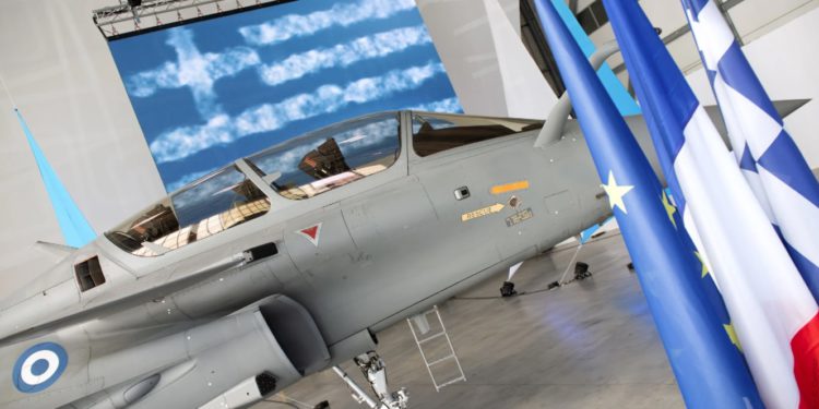Yunanistan ilk Rafale savaş uçağını teslim aldı