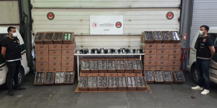 Atatürk Havalimanı’nda 4 bin 260 hard diske el konuldu