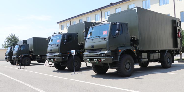 Türkiye, Gürcistan’a teknik servis araçları hibe etti