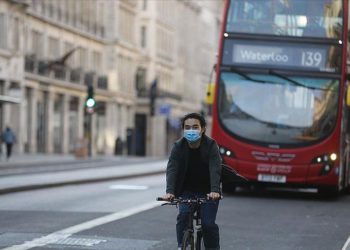 İngiltere maske zorunluluğunu kaldırıyor