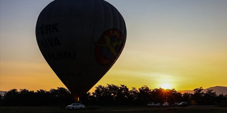 Kapadokya balonları Kuzey Makedonya semalarında