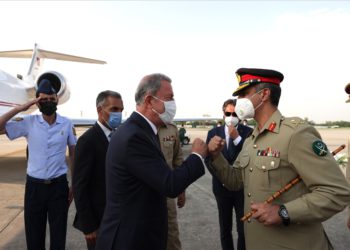 Bakan Akar Pakistan’da