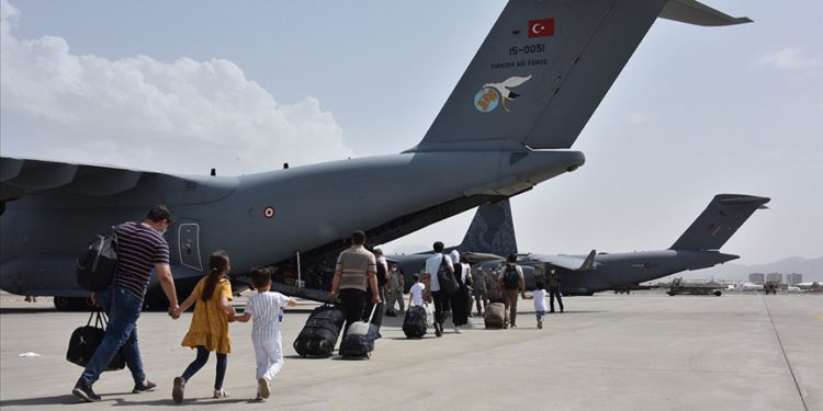 Çavuşoğlu: Afganistan’dan 1404 kişiyi tahliye ettik