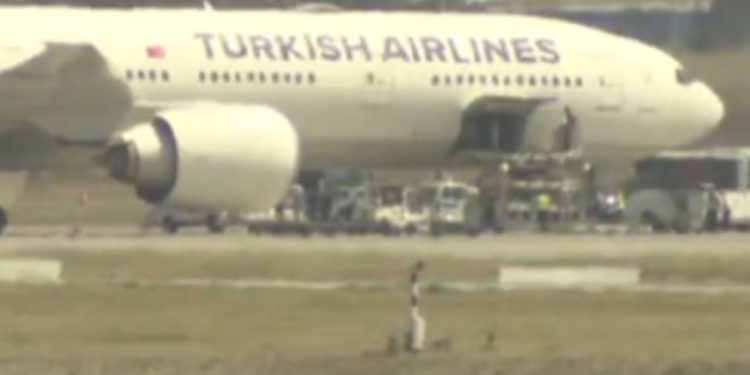 İlk askeri kafileyi taşıyan THY uçağı Ankara’ya indi