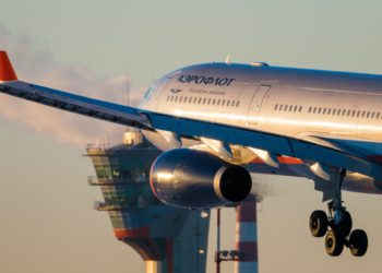 Aeroflot aşısız pilotlarını ücretsiz izne çıkardı