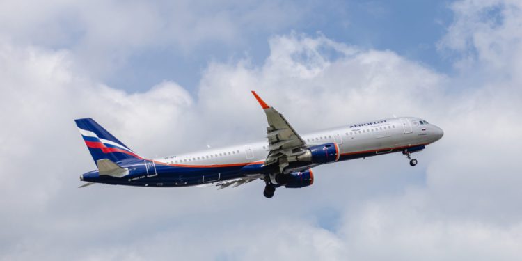 Aeroflot aşısız pilotlarını ücretsiz izne çıkardı