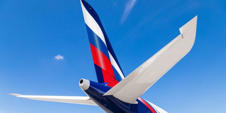 Aeroflot aşısız pilotlarını ücretsiz izne çıkardı