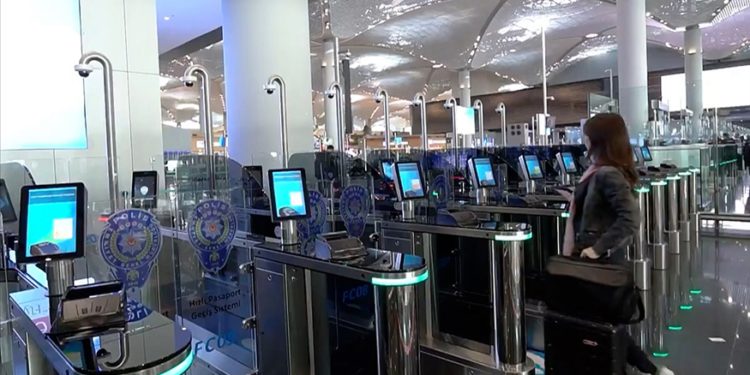 İstanbul Havalimanı’nda pasaporttan 20 saniyede geçiliyor