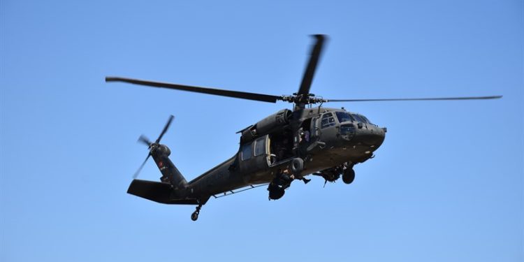 Polis helikopteri parmağı kopan hasta için havalandı