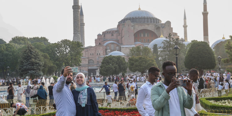 İstanbul’a 8 ayda 4 milyon 854 bin yabancı turist geldi