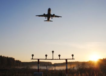 Aeroflot aşısız pilotlarını ücretsiz izne çıkardı