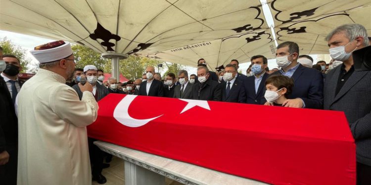 Özdemir Bayraktar son yolculuğuna uğurlandı