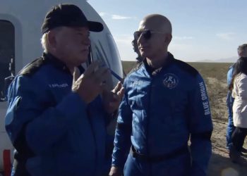 Uzaya çıkan en yaşlı insan oldu