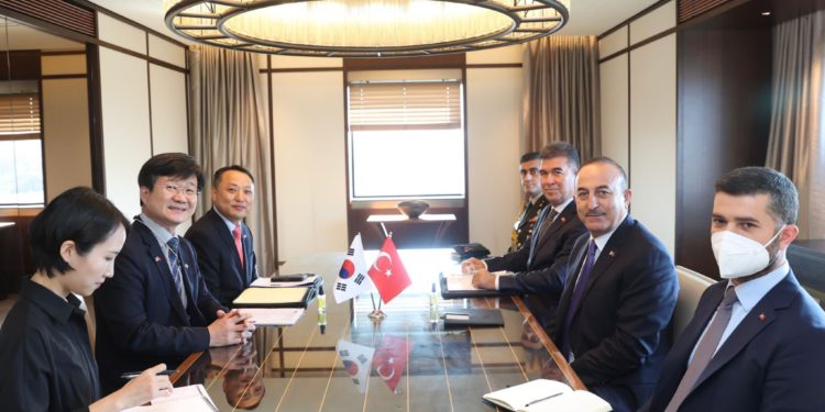 Altay tankı motoru için imzalar atıldı