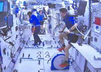 Çinli taykonotlar uzay istasyonunda göreve başladı