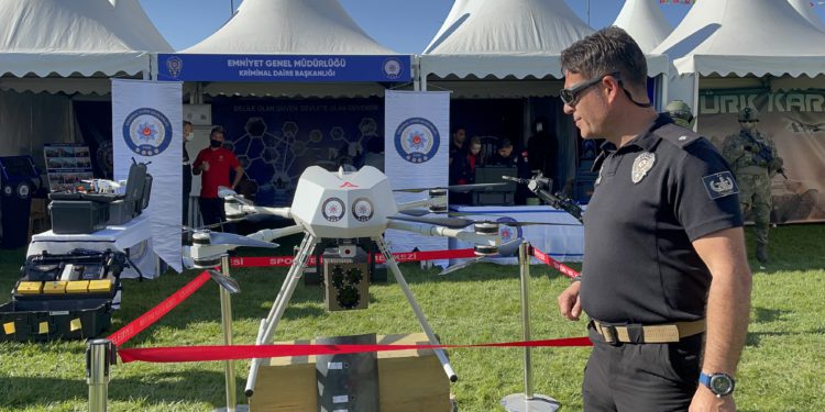Dünyanın ilk lazer silahlı drone’u: Eren