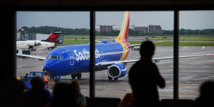 Southwest Airlines çalışanı yolcu tarafından darp edildi
