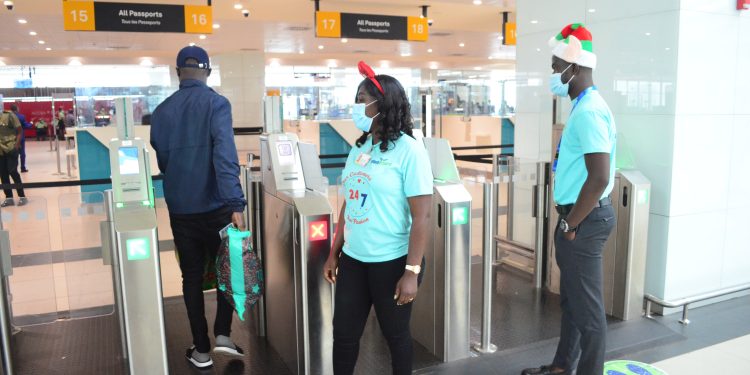 Gana, aşısız yolcu için havayollarına 3 bin 500 dolar ceza kesecek