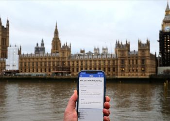 İngiltere parlamentosu aşı pasaportunu onayladı