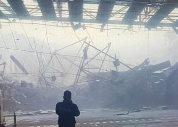 THY kargo tesisinin çatısı çöktü