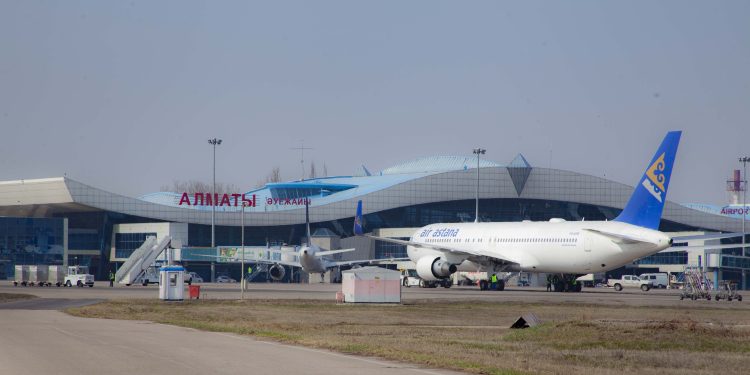 Almatı Havalimanı uçuşlara açıldı