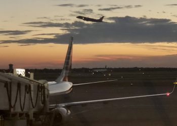 Uçağın tuvaletinde yeni doğmuş bebek bulundu