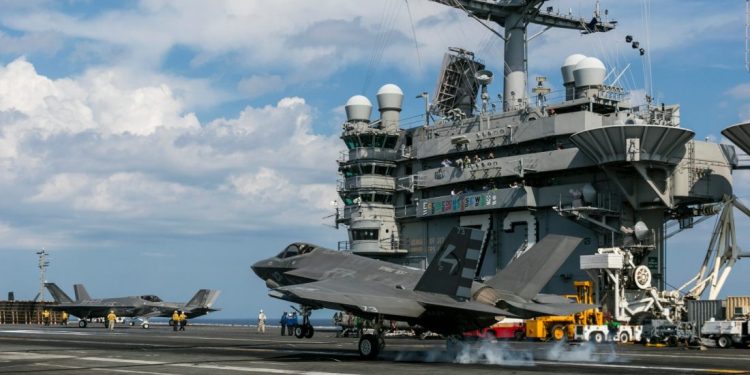 F35’i Çin Denizi’nden çıkarma çalışmaları başladı