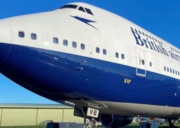 Uçağı 1 sterline aldı, saati 1.300 sterline kiralıyor