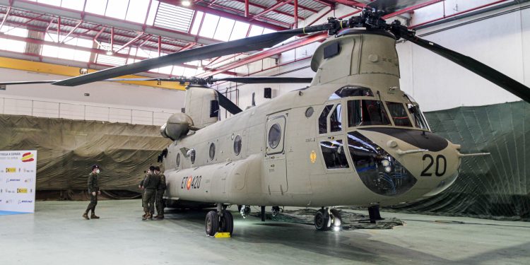 İspanya ilk modernize edilmiş Chinook’u aldı