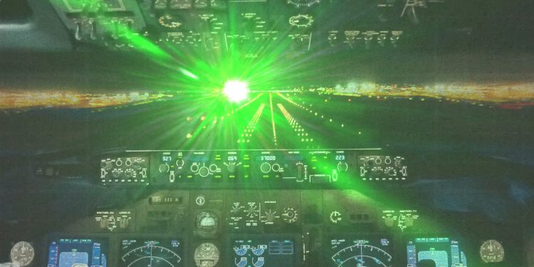 Uçaklara lazer saldırılarında artış görüldü