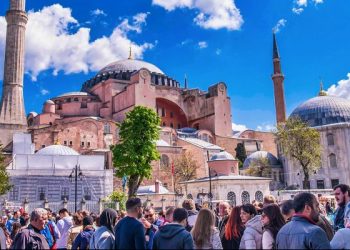 Kaçak içki insanı, kaçak rehber turizmi öldürür!