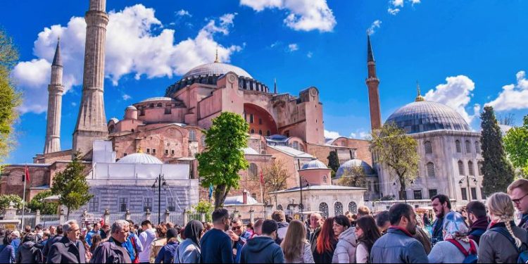 Kaçak içki insanı, kaçak rehber turizmi öldürür!