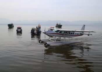 İzmit Körfezi kirliliğe karşı deniz uçağıyla gözetleniyor