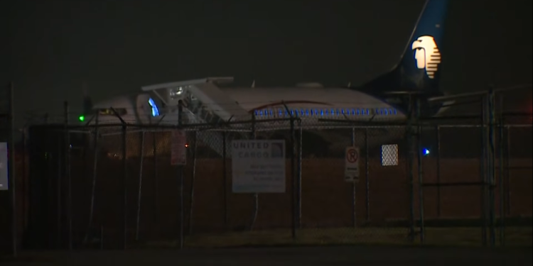 Kural tanımaz 3 yolcu için uçak acil indi