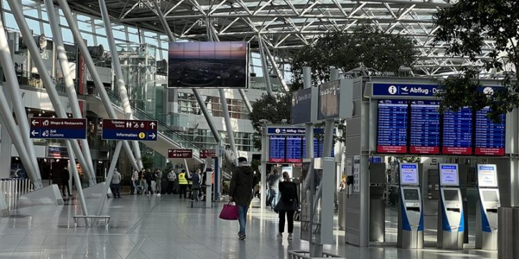 Almanya havalimanlarında grev: Yüzlerce uçuş iptal oldu