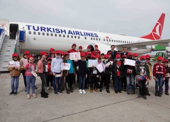 THY 46 çocuğu uçak ile buluşturdu
