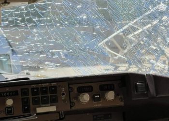 Delta Air Lines’in kokpit camı uçuşun ortasında çatladı