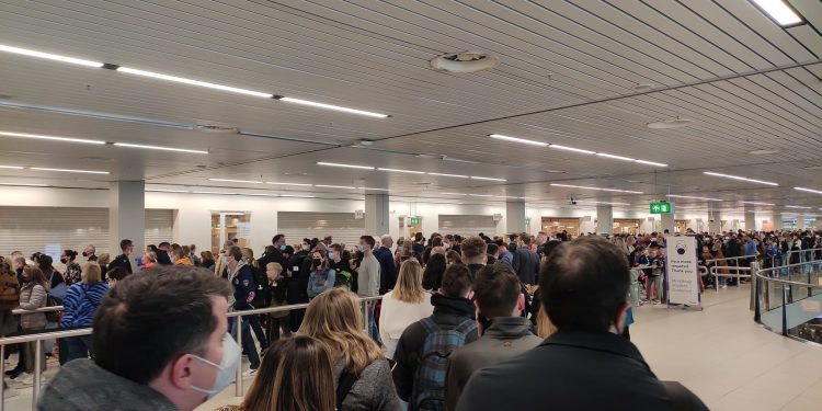 KLM çalışanlarının grevi 90 uçuşu etkiledi