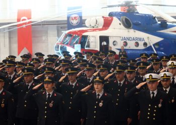 Jandarma’ya 12 helikopter pilotu katıldı