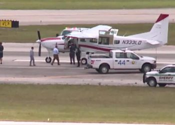 Havacılık bilgisi olmayan yolcu uçağı indirmeyi başardı