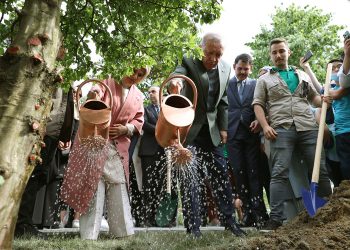 Atatürk Havalimanı Millet Bahçesi’nde ilk fidan dikildi