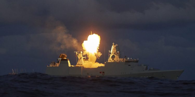 Danimarka, SM-2 tipi hava savunma füzesini test etti