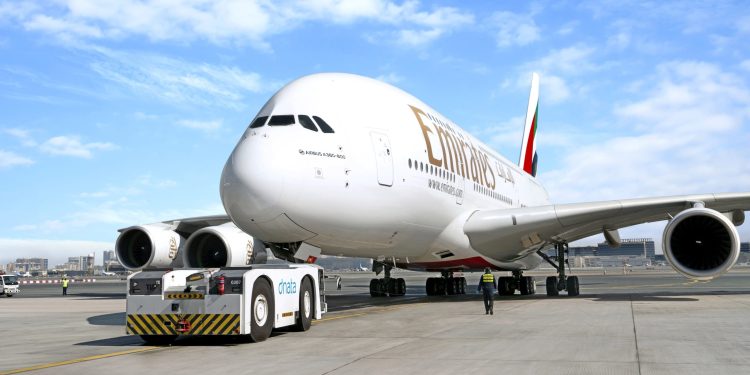 Emirates Grup, 1 milyar dolar zarar açıkladı