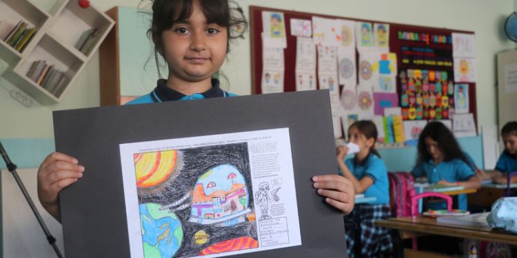 7 yaşındaki Karin Berra NASA’nın resim yarışmasında birinci oldu