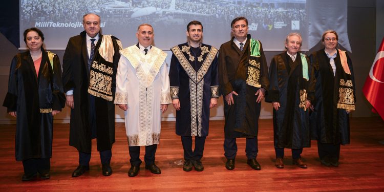 İstanbul Teknik Üniversitesi’nden Selçuk Bayraktar’a fahri doktora unvanı