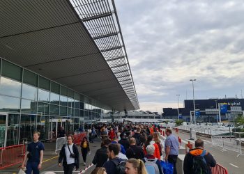 Schiphol Havalimanı’nda yoğunluğa çözüm bulunamıyor